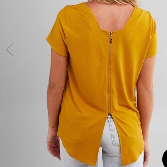 Mustard yellow V-neck zip up - Picture 2 of 2
